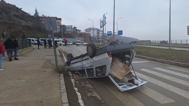 Çorum'da hafif ticari araç ile otomobil çapıştı: 1 yaralı