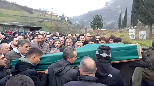 Ehliyetsiz sürücünün kullandığı otomobilin motosiklete çarptığı kaza kamerada; 1 ölü (2)