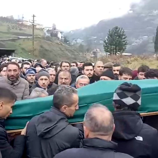 Ehliyetsiz sürücünün kullandığı otomobilin motosiklete çarptığı kaza kamera...