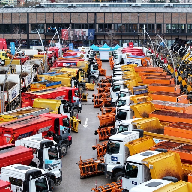 Kocaeli'de 265 milyon liralık 42 yeni iş makinesi hizmete girdi
Tuz stoklar...