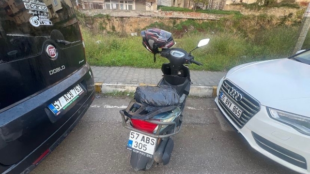 Sinop'ta devrilen motosiklette sürücü yaralandı