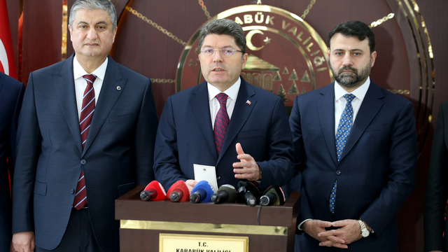 Adalet Bakanı Tunç, Karabük'te gazetecilerin sorularını yanıtladı: