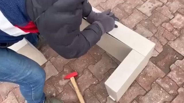 Otomobilin bagajındaki sehpanın içerisine gizlenmiş 4,7 kilo esrar ele geçirildi