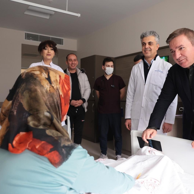 Vali Aydoğdu hastanede tedavi gören hastaları ziyaret etti