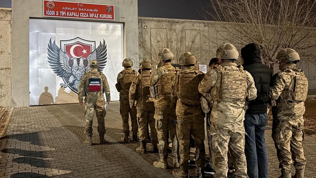 Iğdır'da jandarmadan 2 ayrı uyuşturucu operasyonu 21 gözaltı