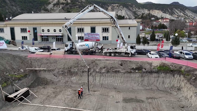 Bakan Tunç: "Adaleti sadece köhne binalardan kurtarmadık, darbecilerin ve vesayetçilerin kontrolünden kurtardık"
Bakan Tunç, Karabük'te Adalet Sarayı temel atma törenine katıldı