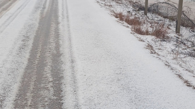 Adana'da dolu yağdı, yollar ve tarlalar beyaza büründü
