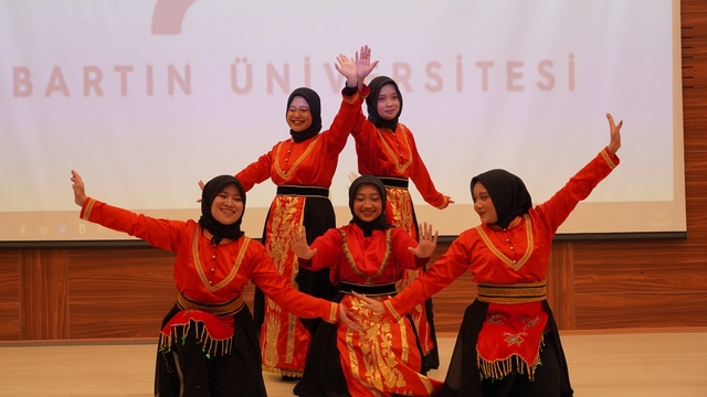 BARÜ'de farklı kültürler bir araya geldi