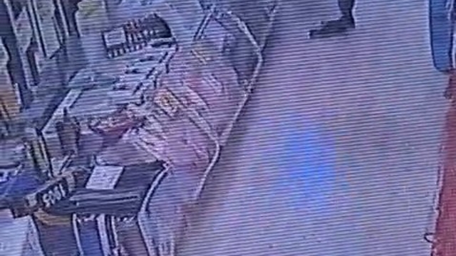 Kendisini cezaevine götürmek için gelen polisleri görünce bayıldı