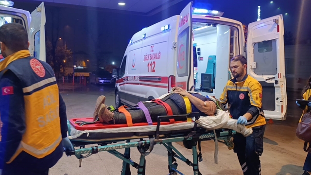 Bursa'da yolun karşısına geçmeye çalışan yayaya kamyonet çarptı