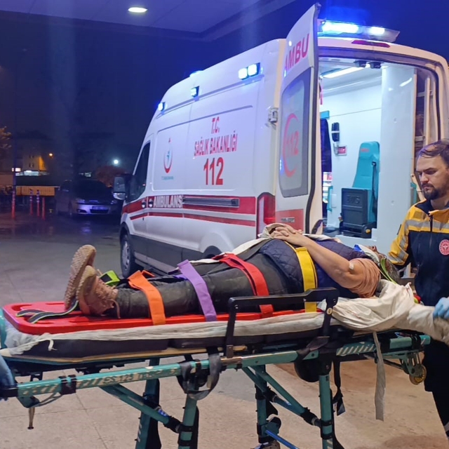 Bursa'da yolun karşısına geçmeye çalışan yayaya kamyonet çarptı