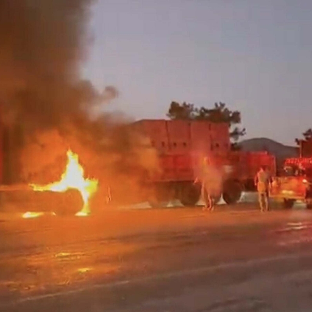 Muğla'da tuğla yüklü TIR yandı