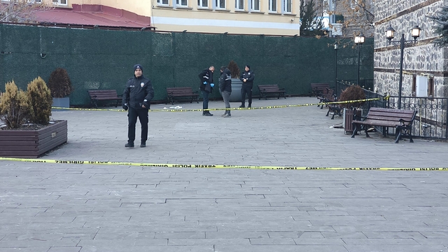 Kars'ta iki grup arasında çıkan bıçaklı kavgada 2'si ağır 7 kişi yaralandı