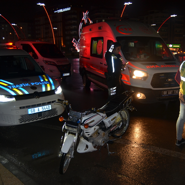 Polisin 'dur' ihtarına uymayan çocuk sürücü, kaçarken kaza yapıp yaralandı