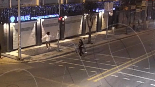 Düzce Valiliğinden "polisin vatandaşı darp" iddiasıyla ilgili açıklama
"Şüpheli, görevli polise hamlede bulunması üzerine polis memuru tarafından bu temas engelledi"