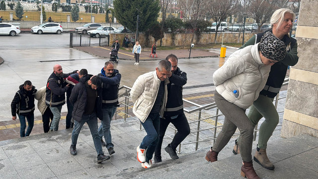 GÜNCELLEME - Uşak'ta tefecilik operasyonunda yakalanan 5 kişiden 3'ü tutuklandı