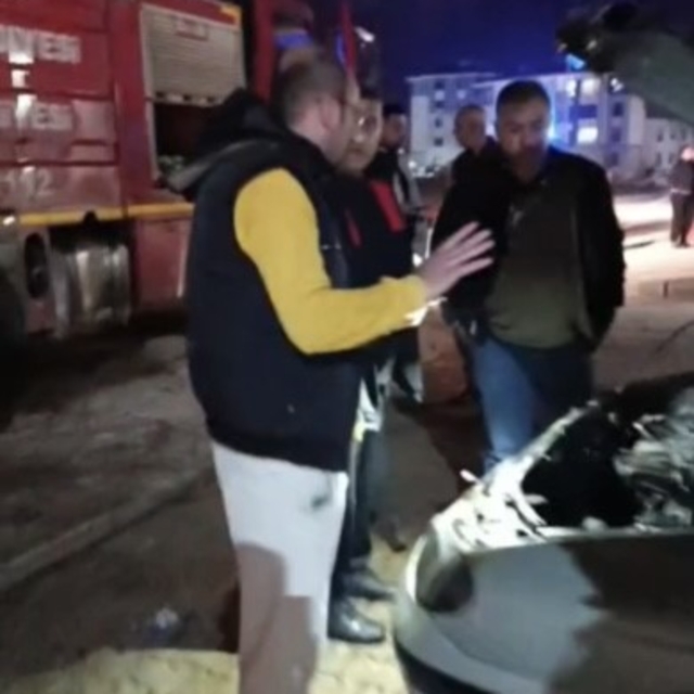 Osmaniye'de park halindeki otomobilde yangın