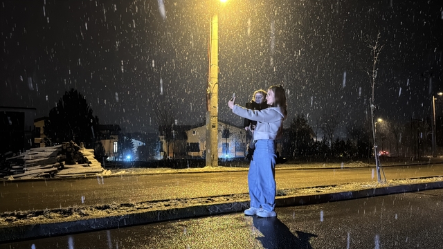 Safranbolu'nun yüksek kesimlerinde kar yağışı etkili olmaya başladı
Kar yağışı sonrası araçlar beyaza bürünürken vatandaşlar soluğu sokaklarda aldı