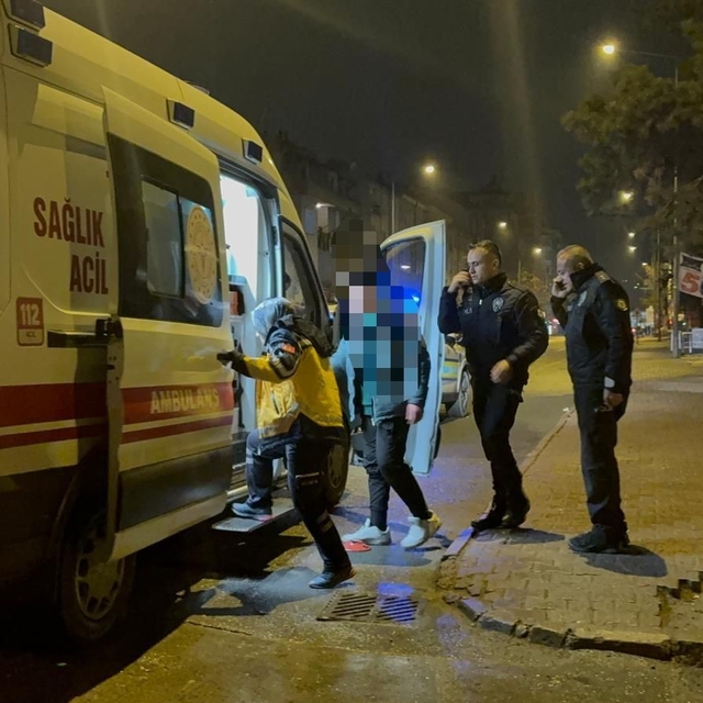 Adres sorduktan sonra bıçakladılar: 1 yaralı