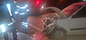 Adıyaman'da 2 otomobilin çarpıştığı kazada 3 kişi yaralandı