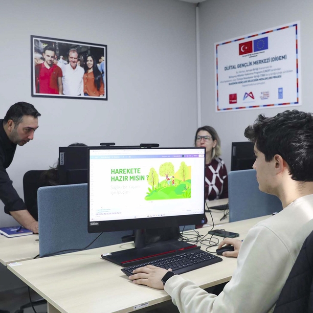 MERCEK'te dijital tasarım ve Canva kursuna yoğun ilgi