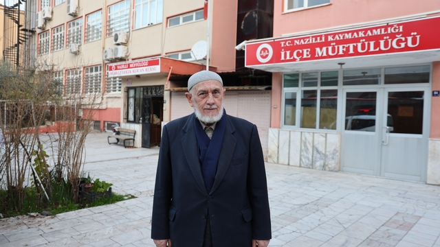 Ahmet Dede'nin Nazilli Koca Cami avlusuna sığan 63 yıllık ömrü
35 yıl görevli olarak 20 yıldır da gönüllü olarak vazife yapıyor