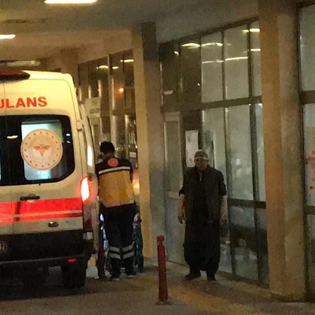 Kurye, sipariş götürdüğü 2 kardeşi bıçakla yaraladı