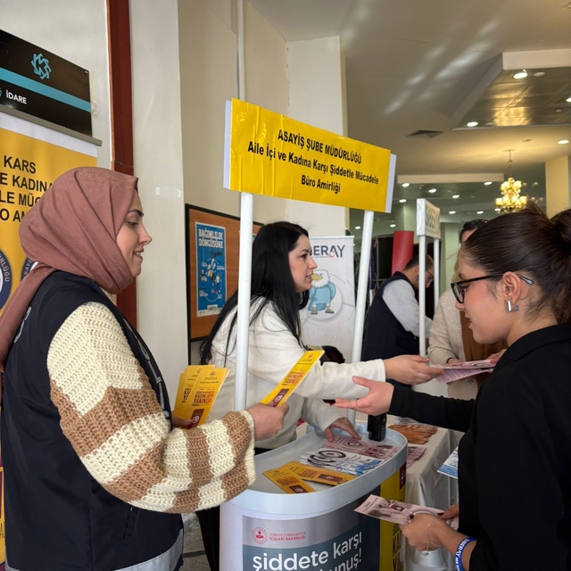 Kars'ta Öğrencilere KADES uygulaması anlatıldı