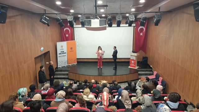 Asarcık'ta "Sınır var sinir yok" söyleşisi düzenlendi