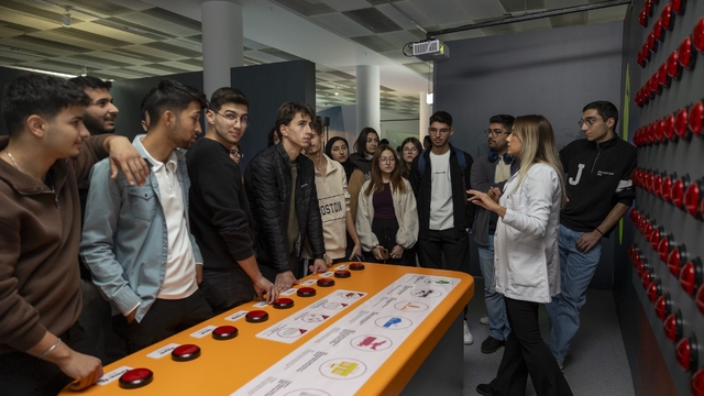 Tarsus Üniversitesi öğrencileri Mercan Bilim Merkezi'nde bilimle buluştu