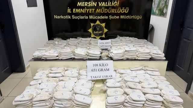 Mersin'de 108 kilo 651 gram takoz esrar ve 1476 uyuşturucu hap ele geçirildi