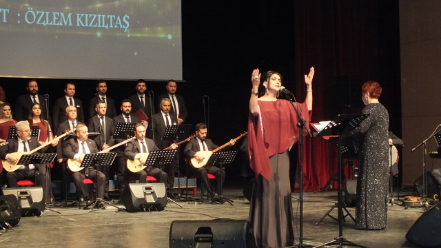 Sivas'ta Devlet THM Korosu ses sanatçıları "Yüreklerde Akif" konseri düzenledi