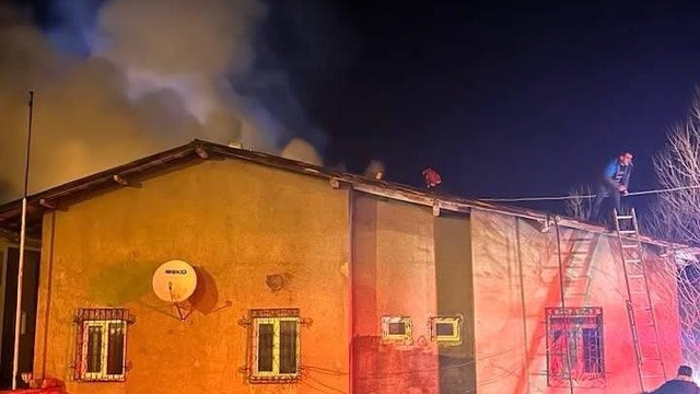 Refahiye'de köy konağı eklentisinde yangın