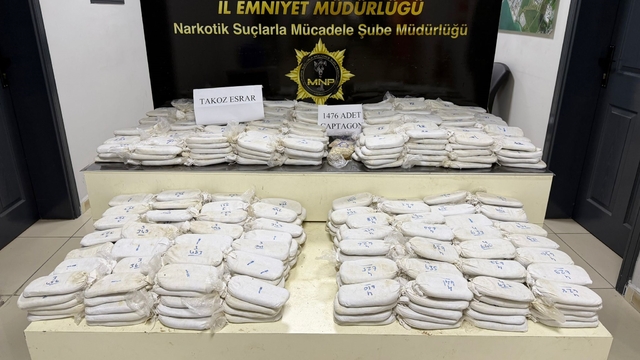 Mersin'de 108 kilo esrar ile 1476 uyuşturucu hap ele geçirildi