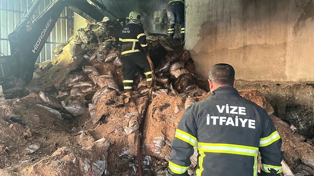 Kırklareli'nde pelet deposunda çıkan yangın söndürüldü