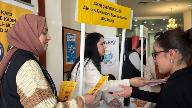 Kars'ta Öğrencilere KADES uygulaması anlatıldı