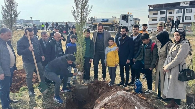 Sur olaylarında şehit düşen kolluk kuvvetleri için Diyarbakır'da fidan dikildi