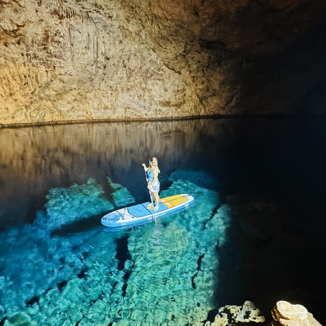 Şahika Ercümen'in de daldığı Aynalıgöl Mağarası, bu yıl 60 bin ziyaretçiyi...