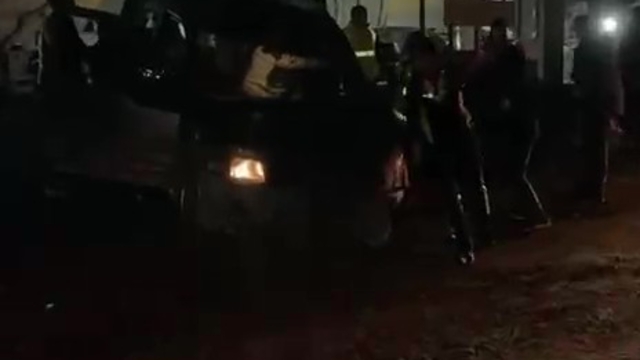 Bilgisayar oyunu gibi kavga
Maddi hasarlı kazanın ardından öfkelenen sürücü birden fazla araca çarptı