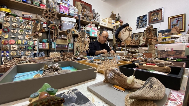 Çeşme kıyılarından dünyaya ileri dönüşüm
Denizden çıkan odunlar sanata dönüşüyor