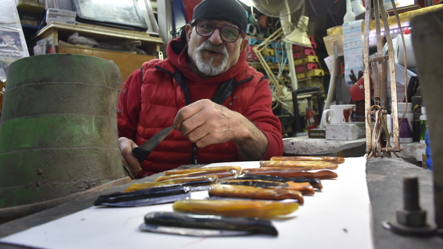 Sivas'ta minyatür bıçakların ustası 'Şirin Baba'ya hastalık engeli