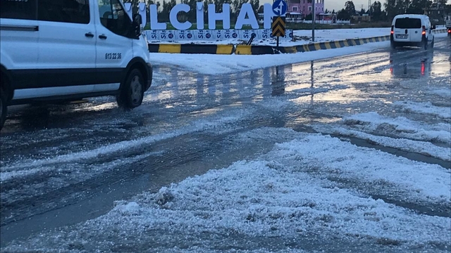 Hatay'da dolu yağışı etkili oldu