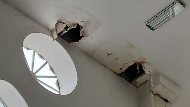 Bilecik Şehirlerarası Otobüs Terminali'nde tavan akıyor, yolcular soğuktan donyor