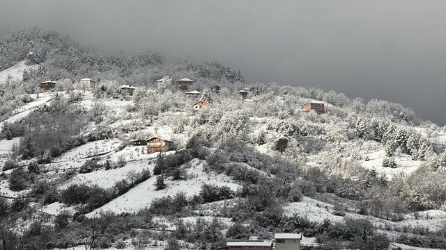 Bartın'da kar yağışı nedeniyle 5 köy yolu ulaşıma kapandı