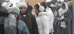 Uludağ'a yoğun kar yağdı, pistler doldu taştı
Yeni yıl tatili öncesi otelle...