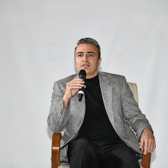 Ardahan Valisi Hayrettin Çiçek, "Kariyer Günleri" etkinliğinde öğrencilerle...