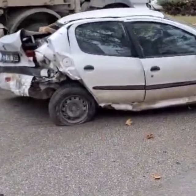 Elazığ'da iki otomobil çarpıştı: 1'i ağır 2 yaralı