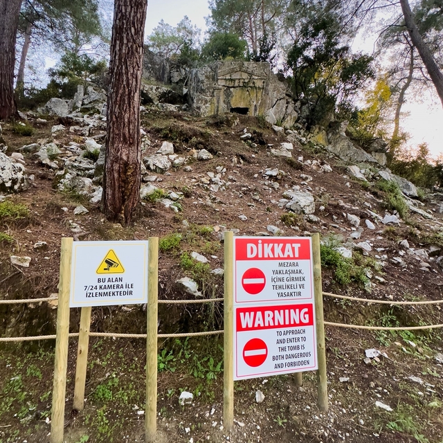 Marmaris Ticaret Odası'ndan 2 bin yıllık kaya mezarlarına kameralı koruma d...