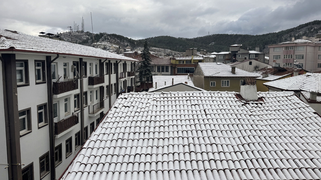 Kastamonu'da kar yağışı etkili oluyor