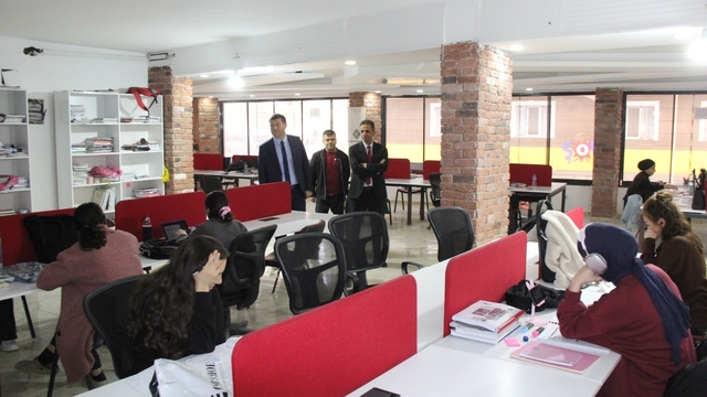 Cizre Milli Eğitim Müdürü İke ders çalışma salonunda incelemede bulundu